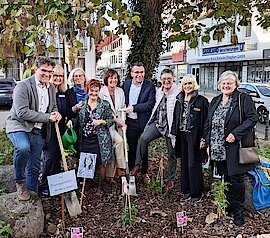 Spatenstich zur Rosenpflanzung